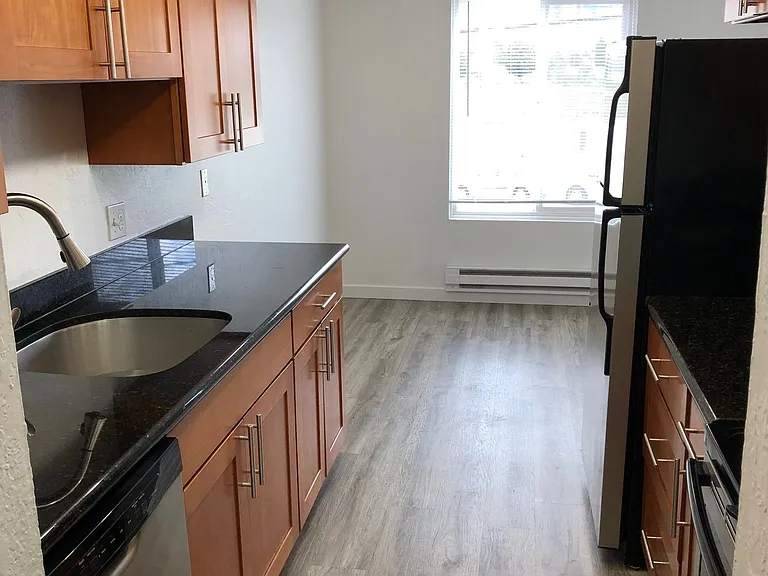 2839 Thorndyke Ave W — Photo 19