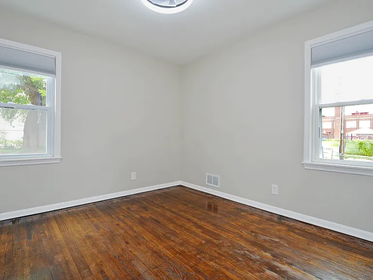 921 Oliver Ave N #921 — Photo 7