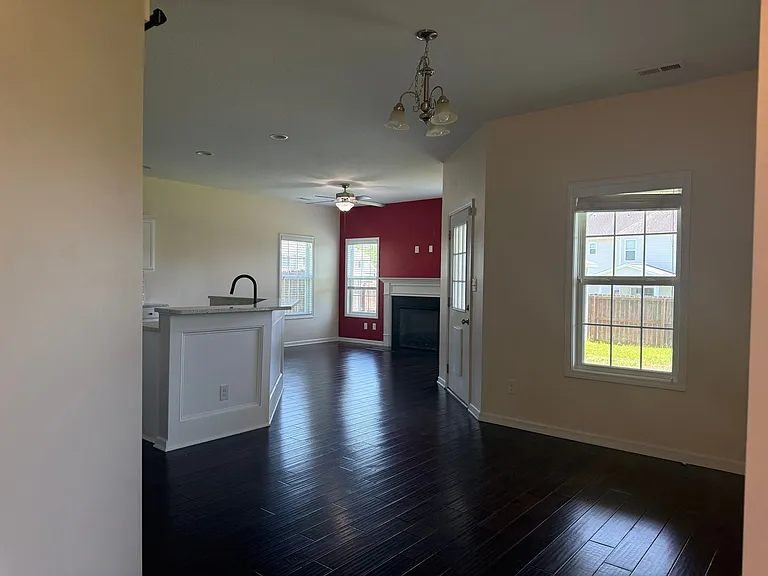403 Derrick Dr — Photo 9