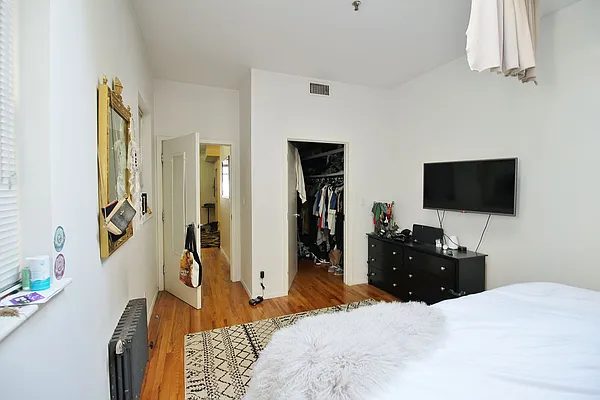 Rented by Julianna Realty Corp | media 30