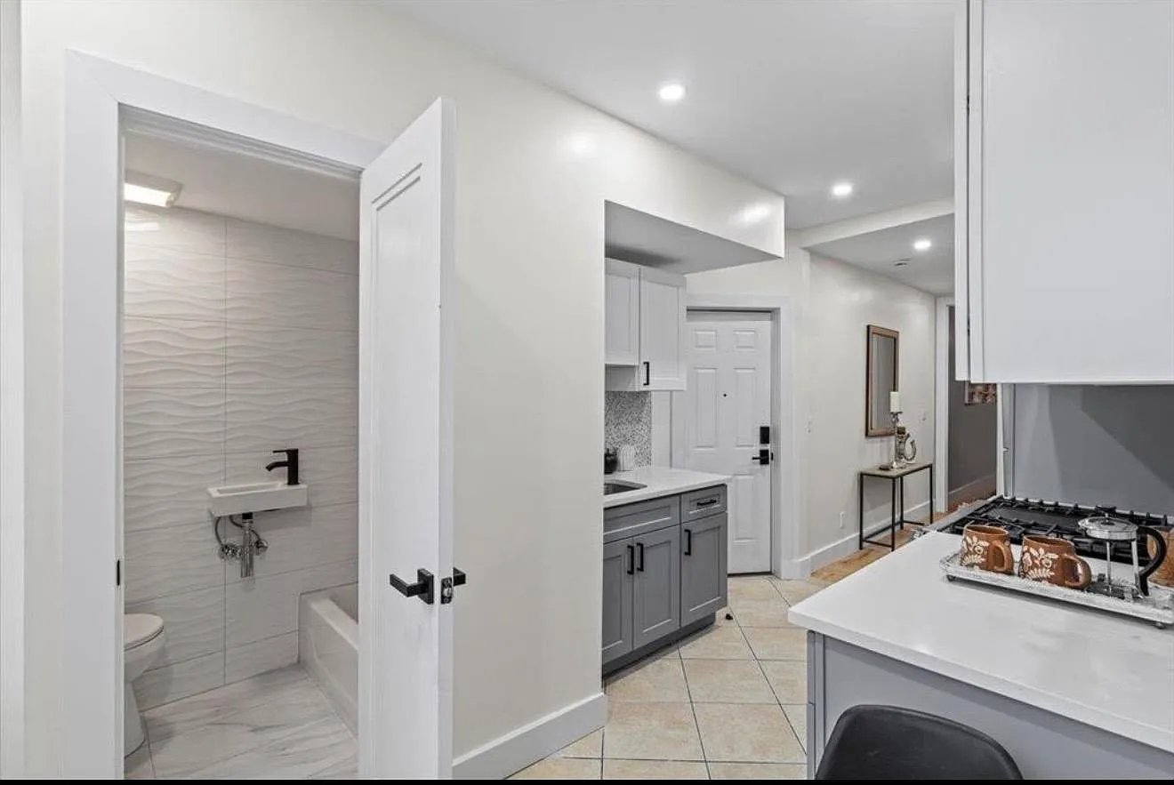 2 bed, 1.0 bath, 575 sqft, $2,250 — Photo 4