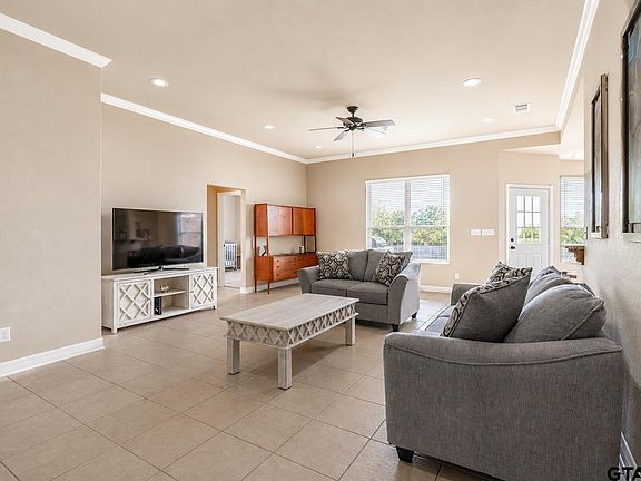 4th image of 707 Jaxon Dr