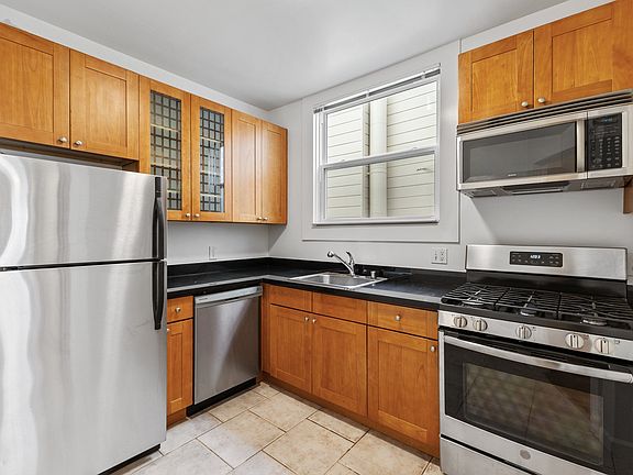 2nd image of 3015 Van Ness Ave #8