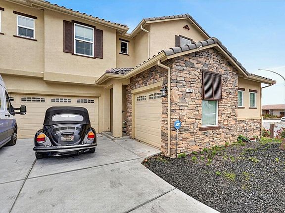 2nd image of 1700 Piazza Dr