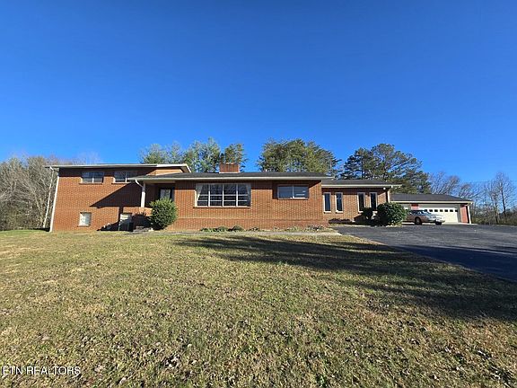 3rd image of 1733 Knoxville Hwy