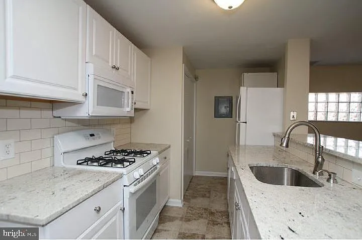 443 Fairmount Ave #A — Photo 2