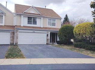 730 N Charter Hall Dr, Palatine, IL 60067