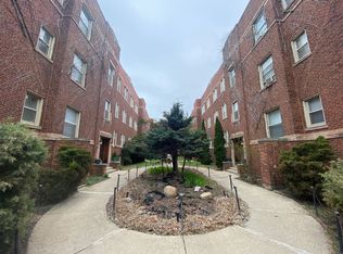 1347 W Touhy Ave #1E, Chicago, IL 60626