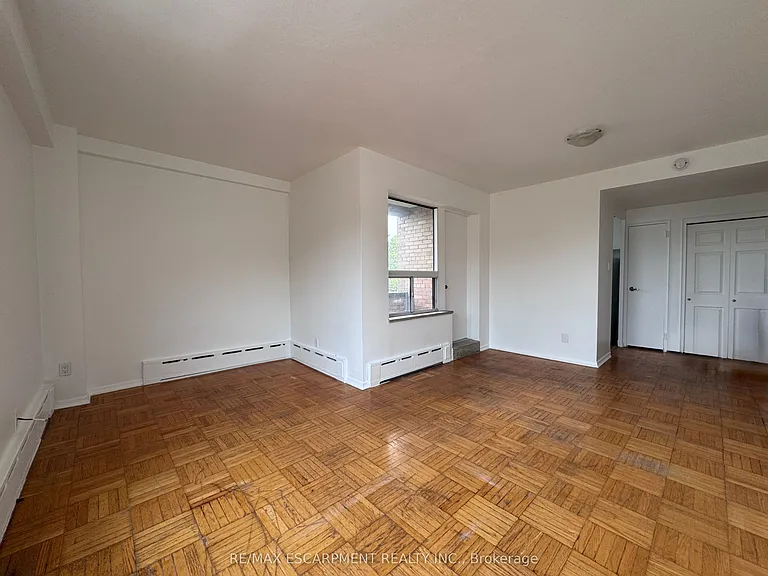 325A James St S #405 — Photo 3