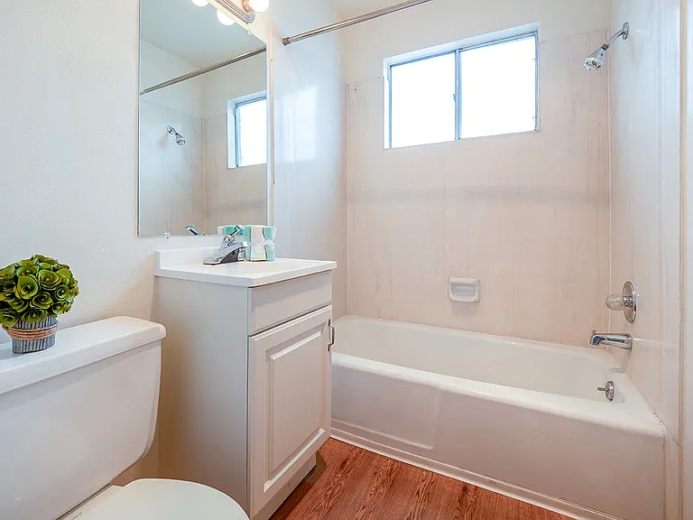 121 Cardenas Dr NE — Photo 37