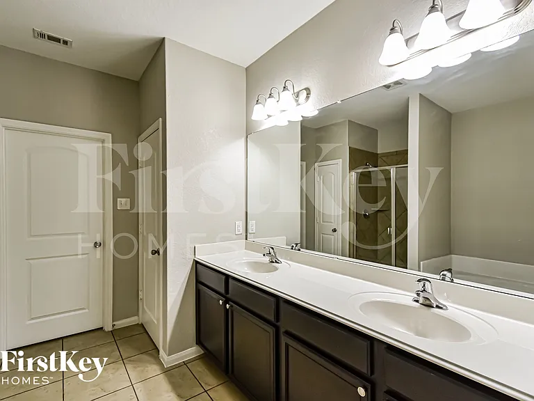 11824 Luckey Fls — Photo 16