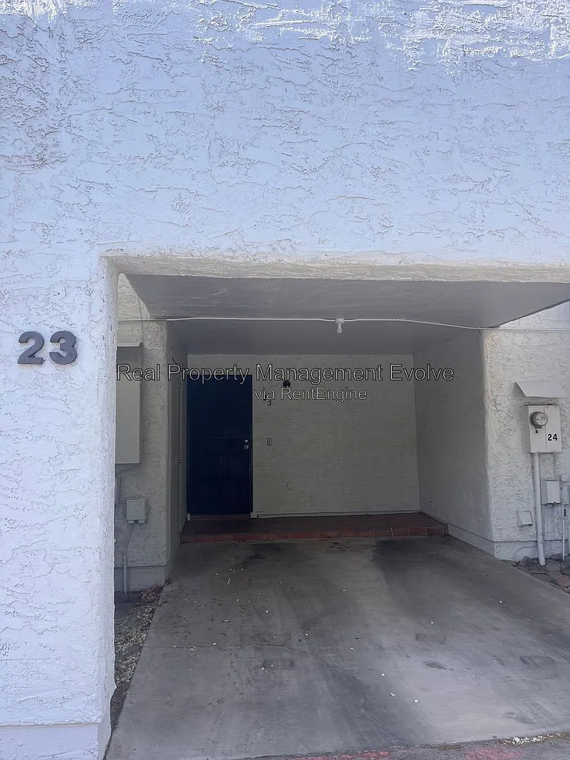 2 bed, 1.5 bath, 1120 sqft, $1,495 — Photo 2