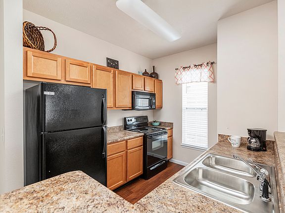 Updated Kitchen - Hartshire Lakes Apartments
