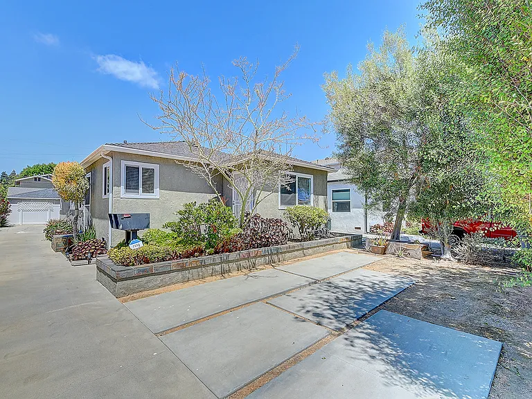 4136 Tilden Ave — Photo 2