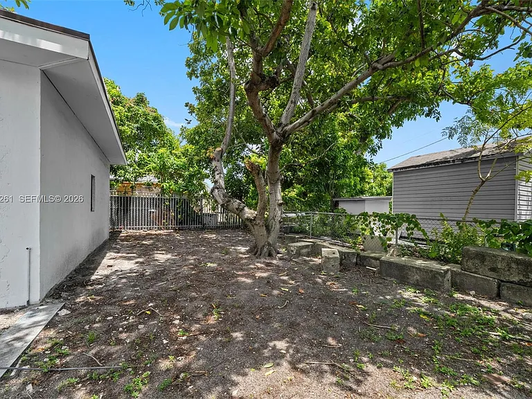 1227 NW 27th St — Photo 26