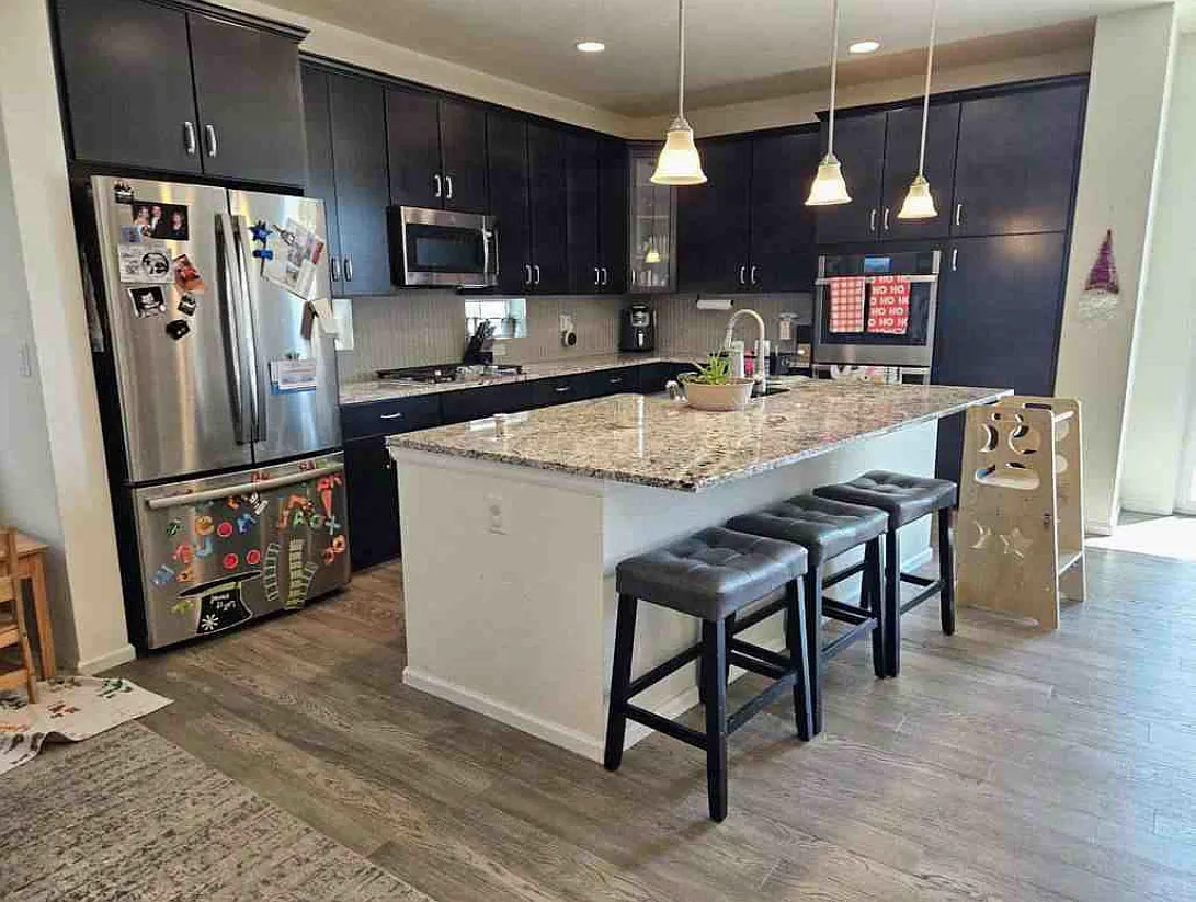 4 bed, 3.5 bath, 3458 sqft, $3,200 — Photo 3