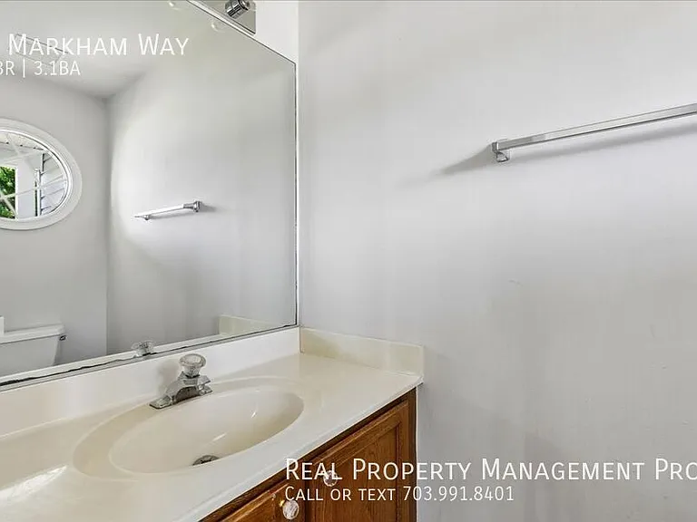 4 Markham Way — Photo 23
