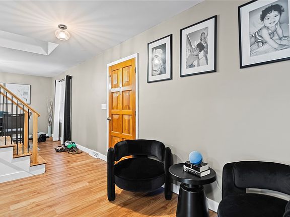 3rd image of 32 Ridge Lane Dr