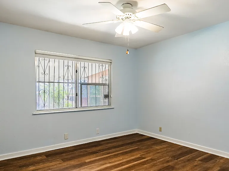 2622 W Summit Ave — Photo 12