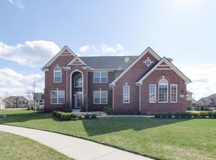 54865 Glenwood Ct, South Lyon, MI 48178