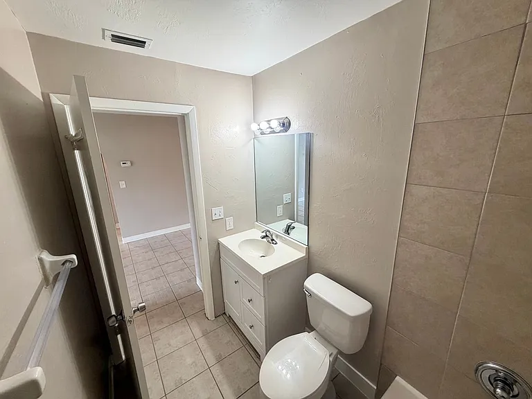 712 SW 3rd Ct — Photo 16