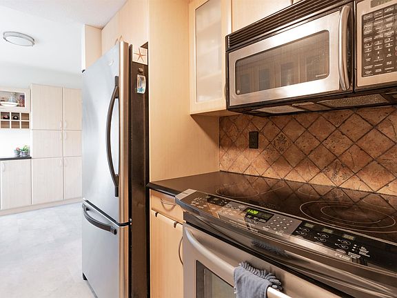 5th image of 3787 Pender St #310