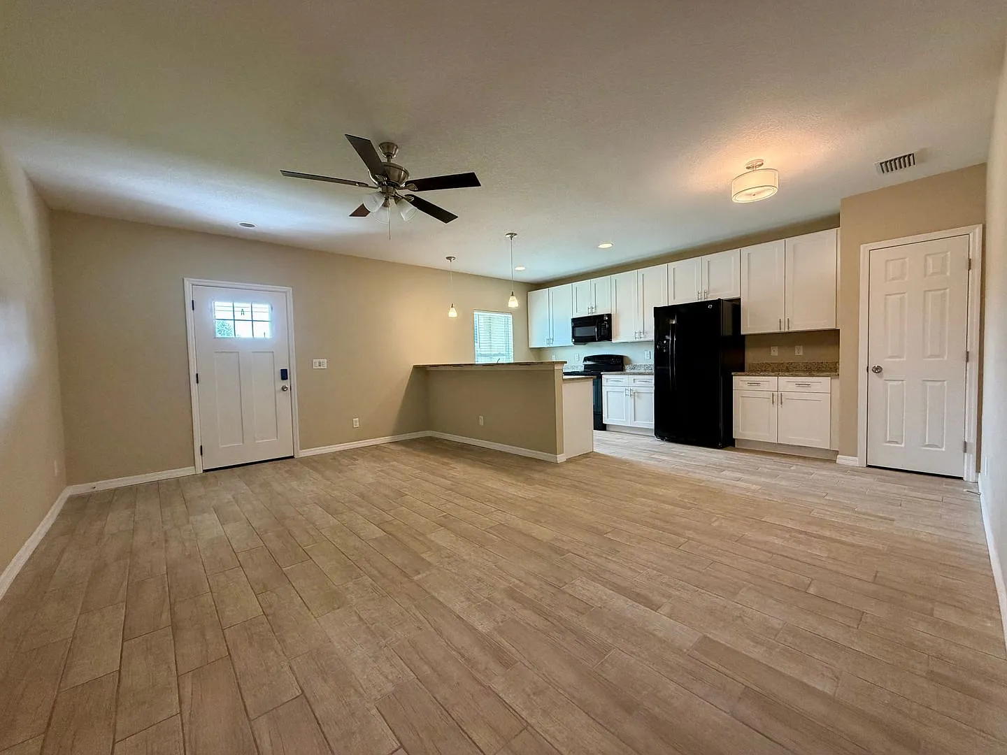 3 Bed 2 Bath — Photo 2