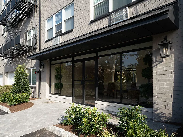 30 Euclid Ave — Photo 3