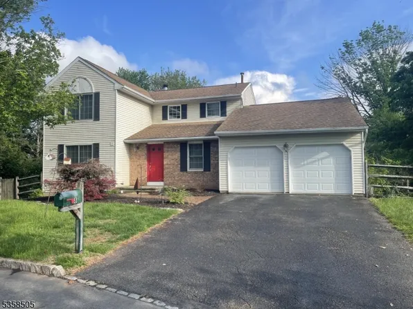 8 Mohegan Trl, Branchburg Twp., NJ 08876