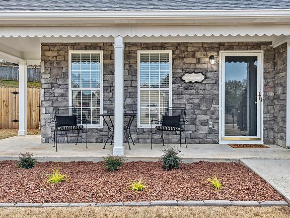 2nd image of 132 Victoria Sta