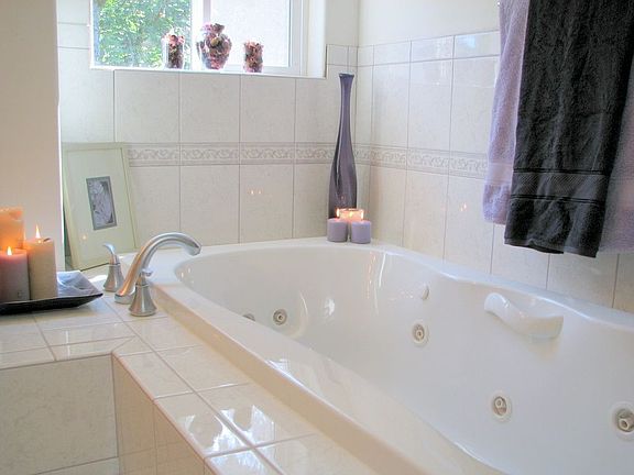 Jetted Tub in Master Bath