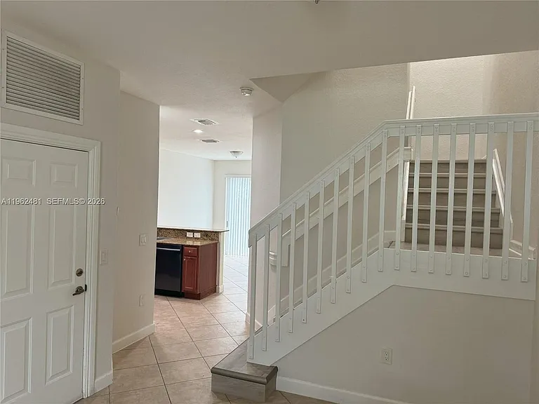 1048 NE 30th Ave #1048 — Photo 4