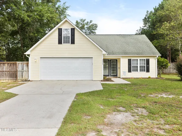 3974 Carriage Lane NE, Leland, NC 28451