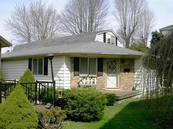 6 Wood Hill Ct, Oak Hill, WV 25901