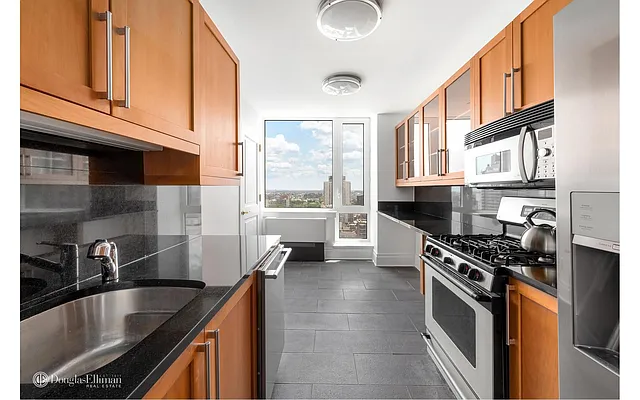 Sold by Douglas Elliman | media 20