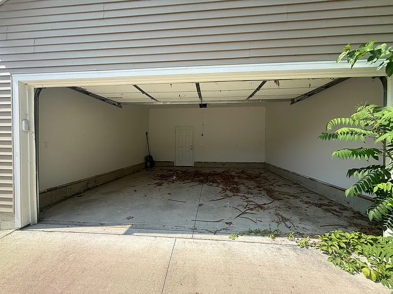 1523 E 122nd St — Photo 32