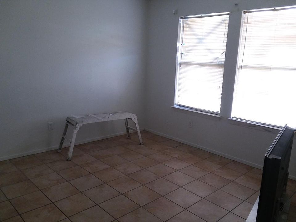 2nd image of 2801 Parker Ln APT B