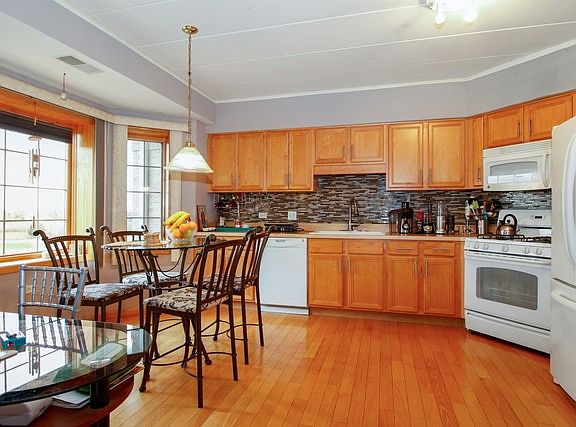 5th image of 14100 S Sheffield Dr APT 304