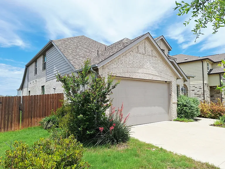 8000 Prairie Rye Dr — Photo 3
