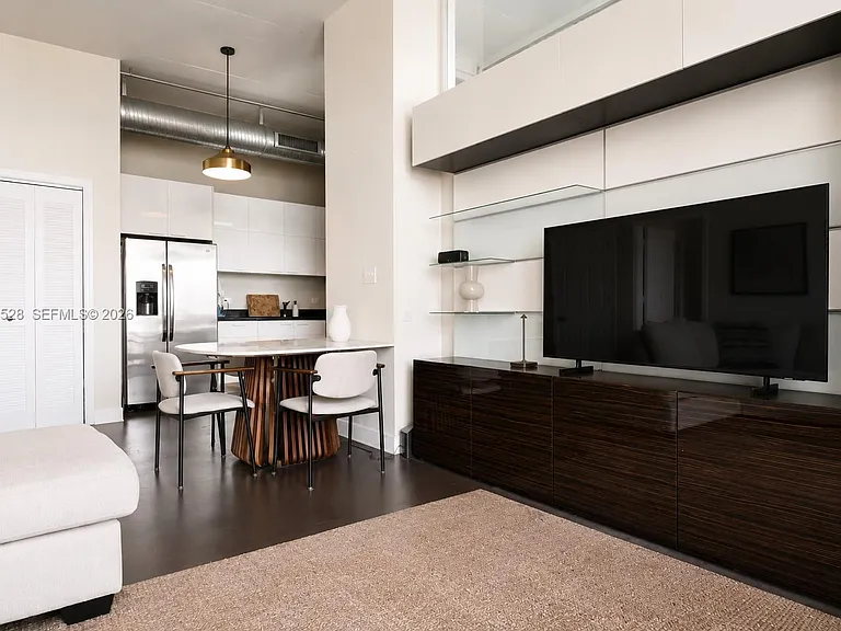 2100 Van Buren St #421 — Photo 3