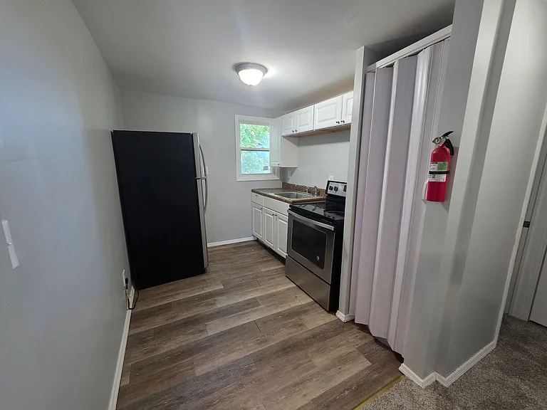 37 N Clinton St — Photo 11