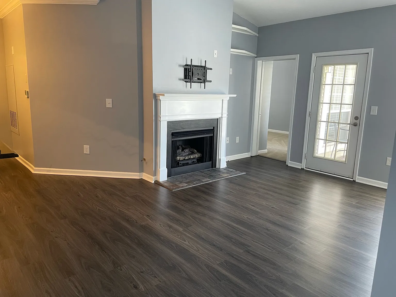 2 bed, 1075 sqft, $2,500 — Photo 1