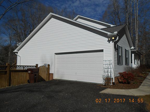 2nd image of 416 Derby Ct