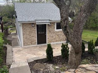 93 R St, Lake Lotawana, MO 64086