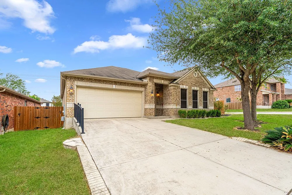 Building Photo - 141 Springtree Blf
