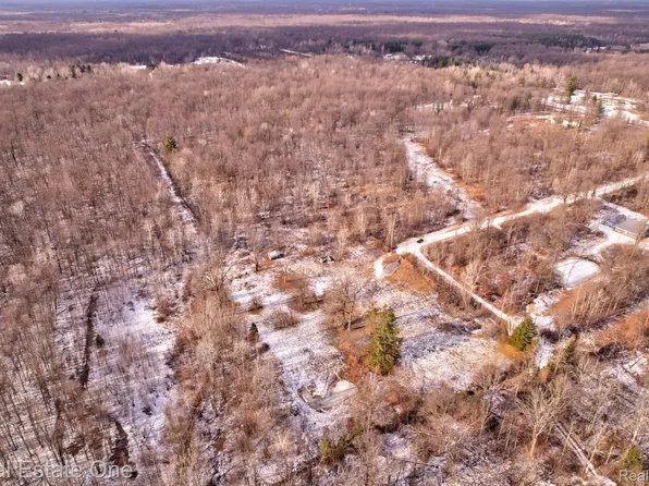 622 Moonlight Dr, Midland, MI 48640