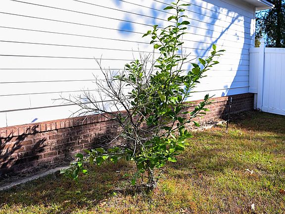4th image of 3843 Thoreau Dr