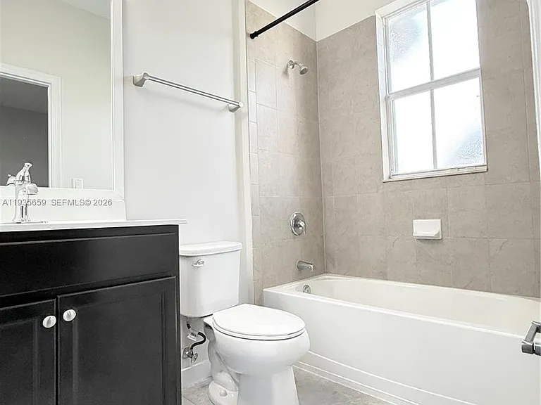 134 SE 28th Ter #5 — Photo 17