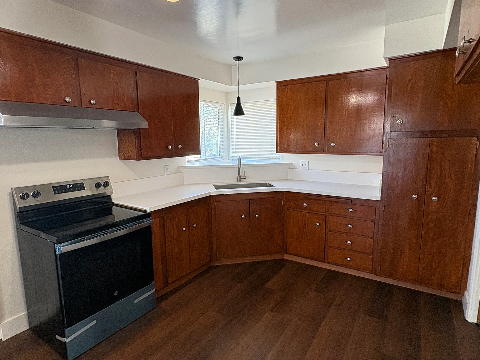 3 bed, 1600 sqft, $3,025 — Photo 3