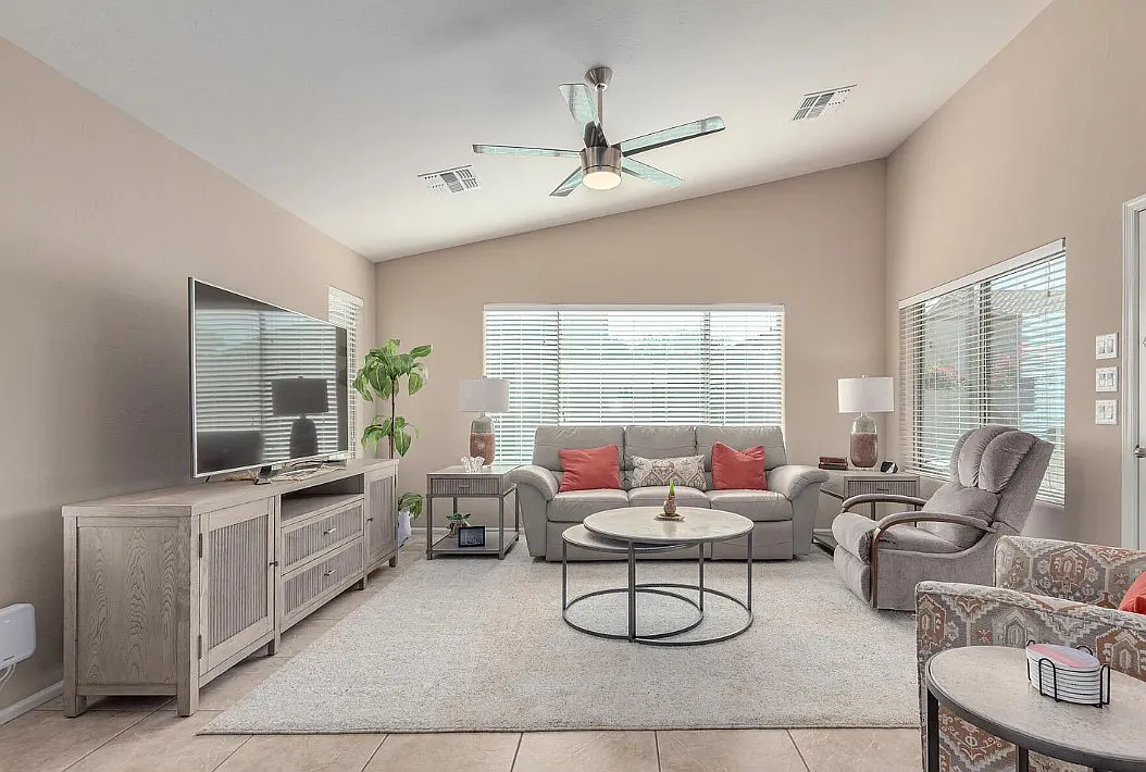 4 bed, 1910 sqft, $2,495 — Photo 3